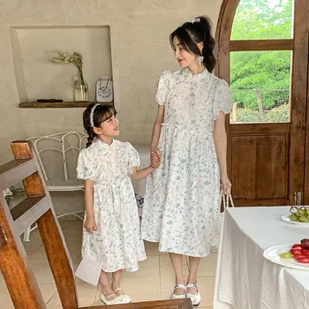 Едни и същи рокли за майки и дъщери, за мама и малко момиче, китайското традиционната рокля със син цветен модел за момичета, Ципао за жени
