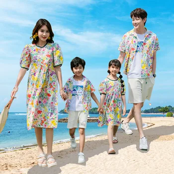 Същите екипи, за семейства, на брега на морето, дрехи за почивка, е един и същ риза за баща и син, комплекти детско облекло за татко, подходяща рокля за майки и дъщери