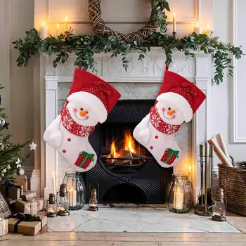 Коледен орнамент, цветни коледни чорапи, обемът, Дядо Коледа, Снежен човек, Висящи висулки в карикатура стил, Коледни чорапи